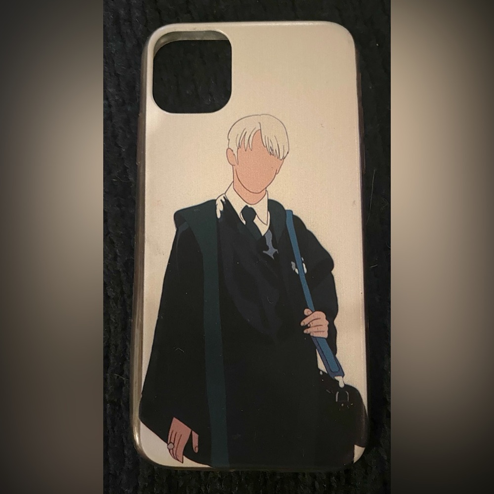 iPhone 11 phone cases (10 for both, 5 each)